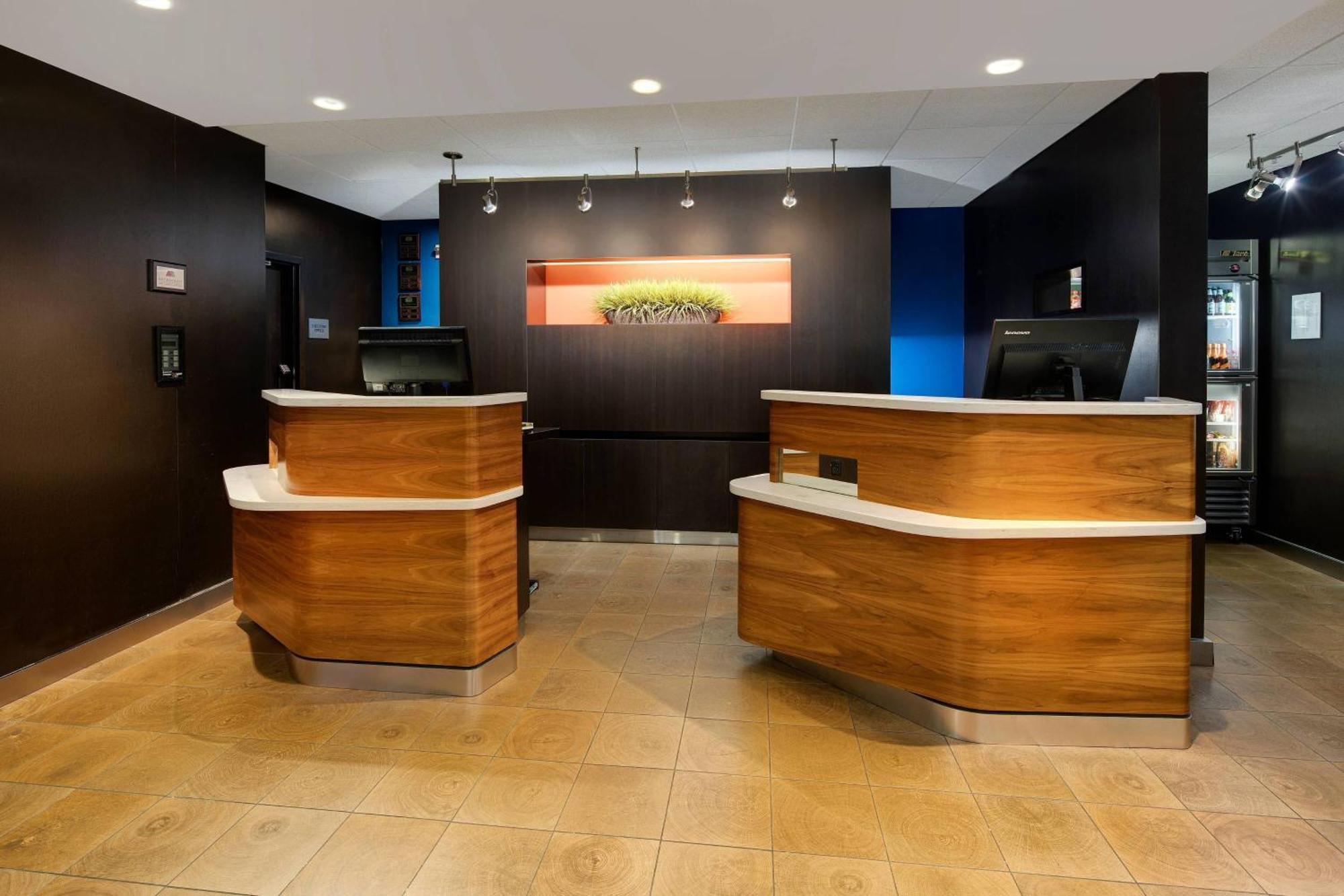 Courtyard Dallas Addison Midway Extérieur photo