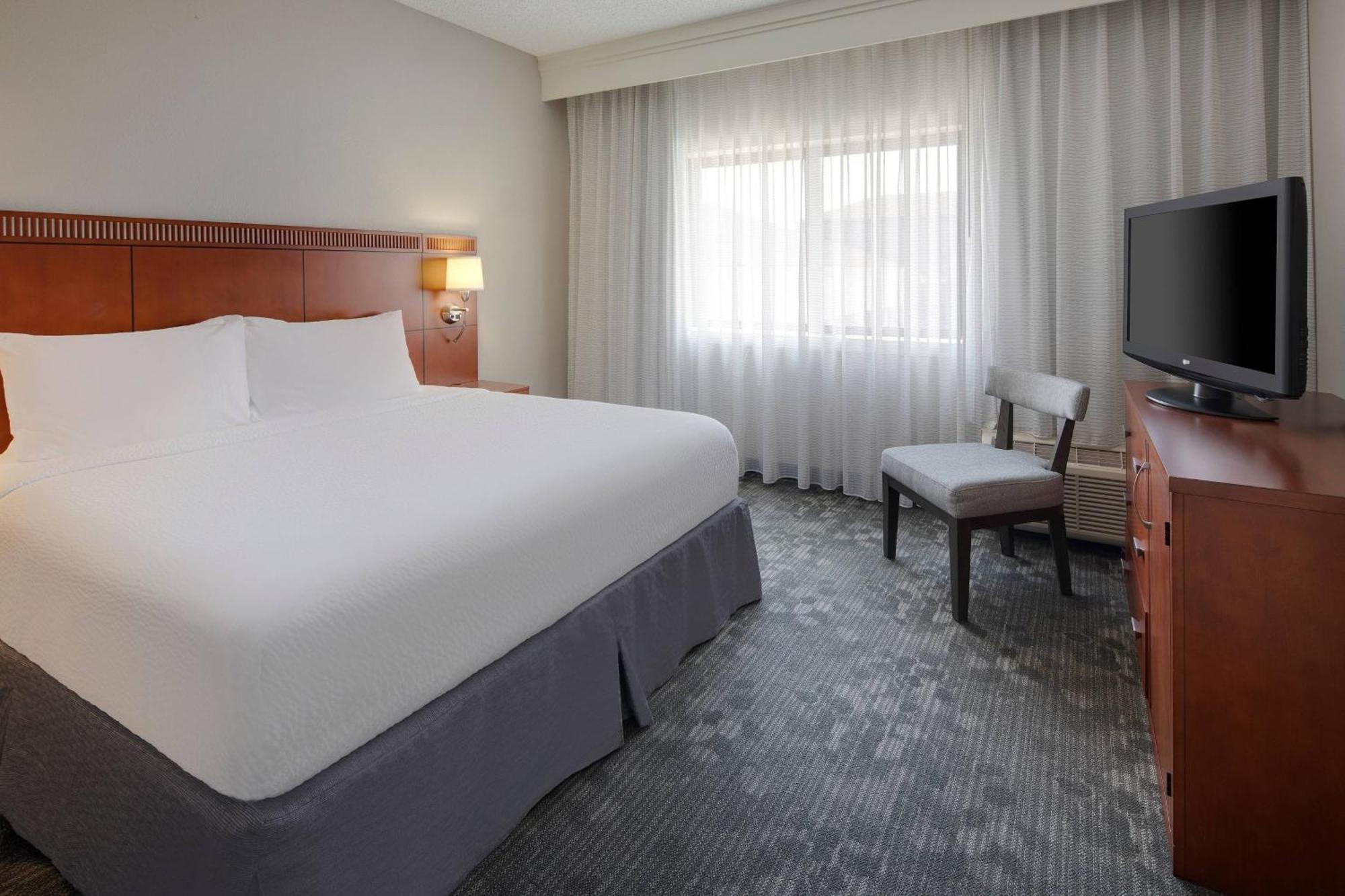 Courtyard Dallas Addison Midway Extérieur photo