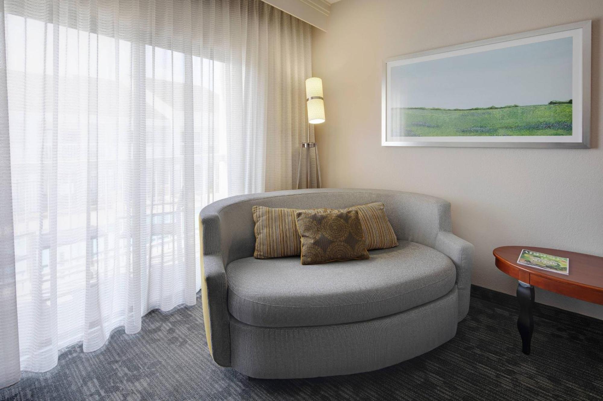 Courtyard Dallas Addison Midway Extérieur photo