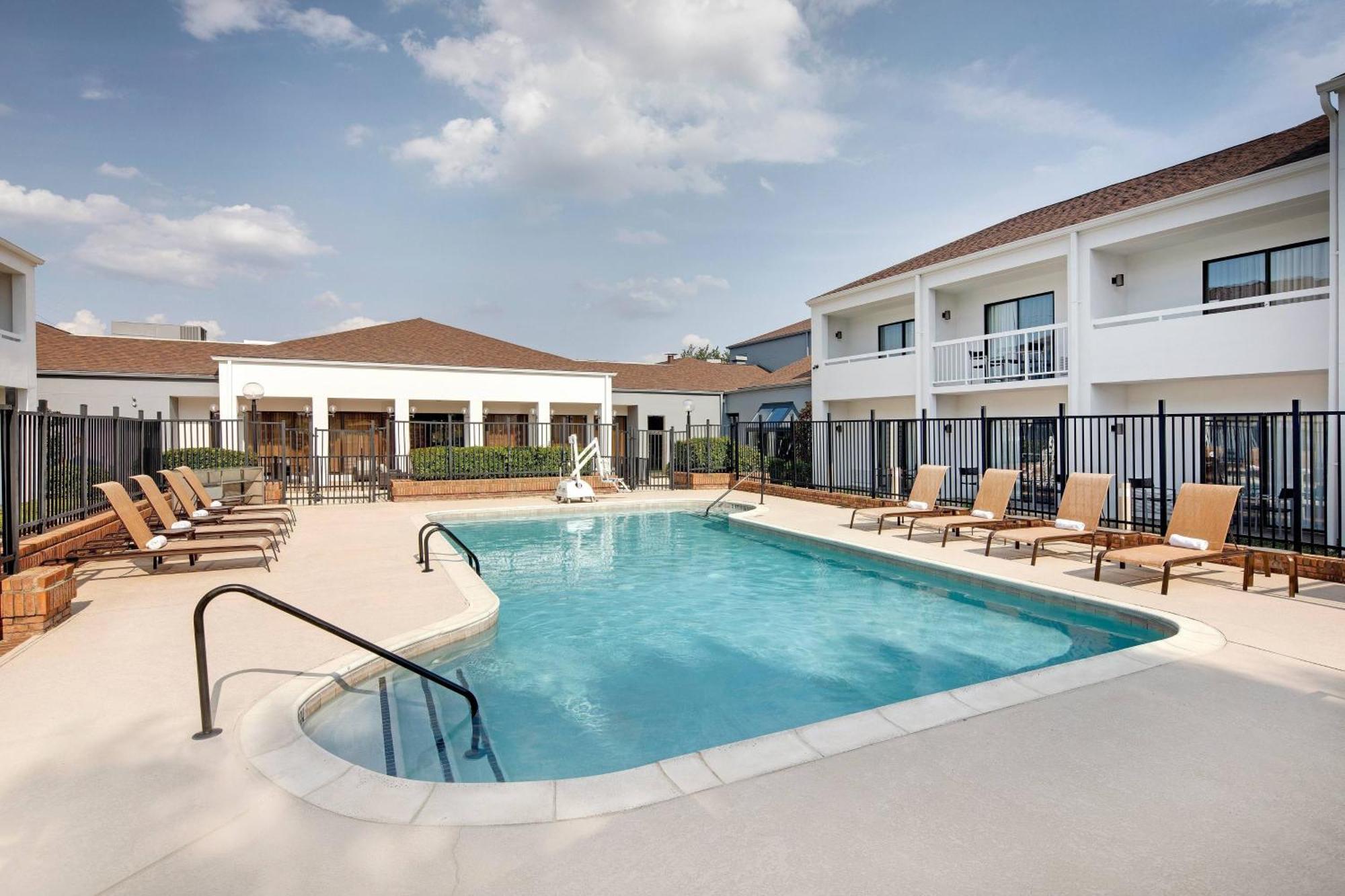 Courtyard Dallas Addison Midway Extérieur photo