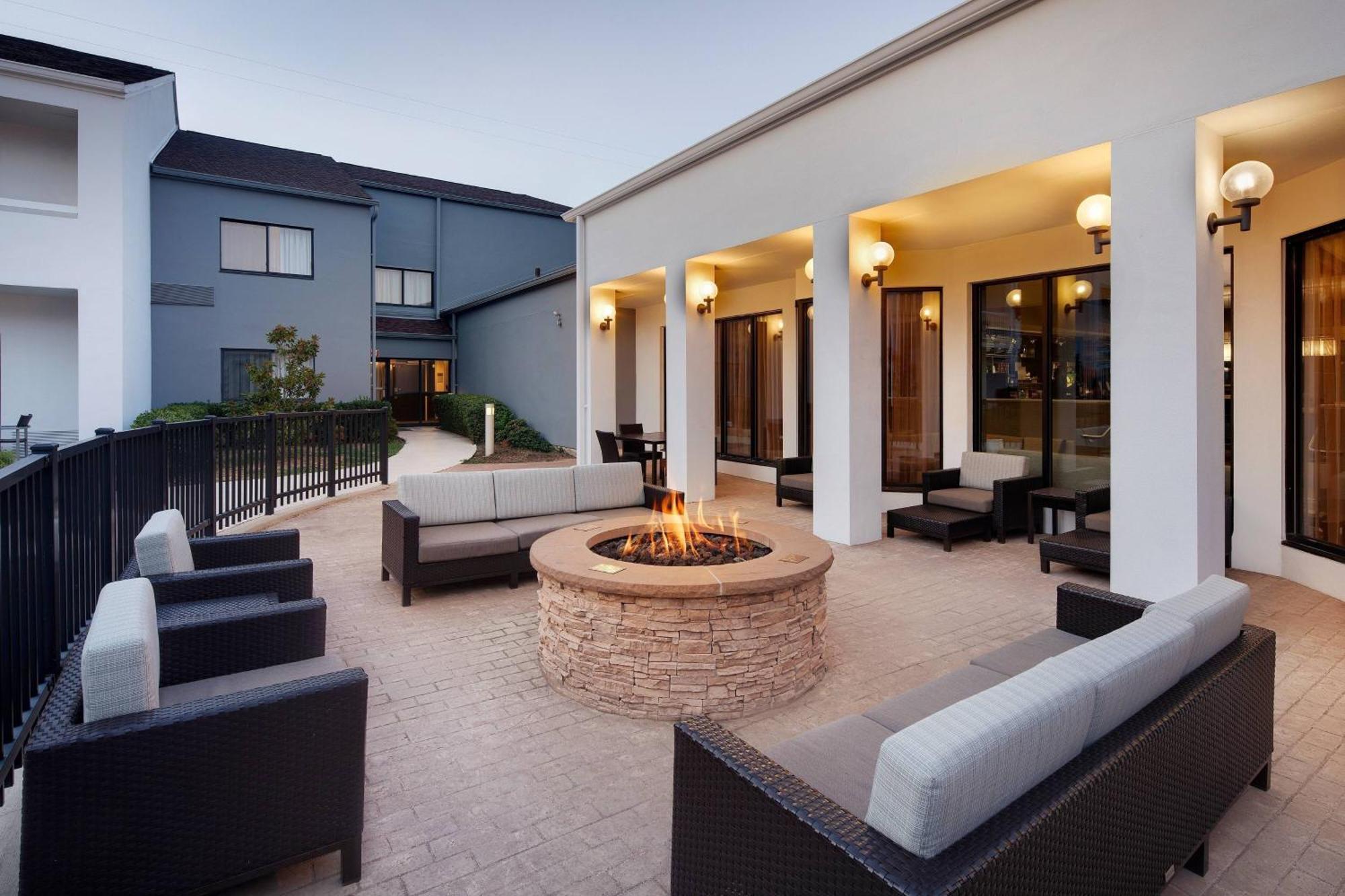 Courtyard Dallas Addison Midway Extérieur photo