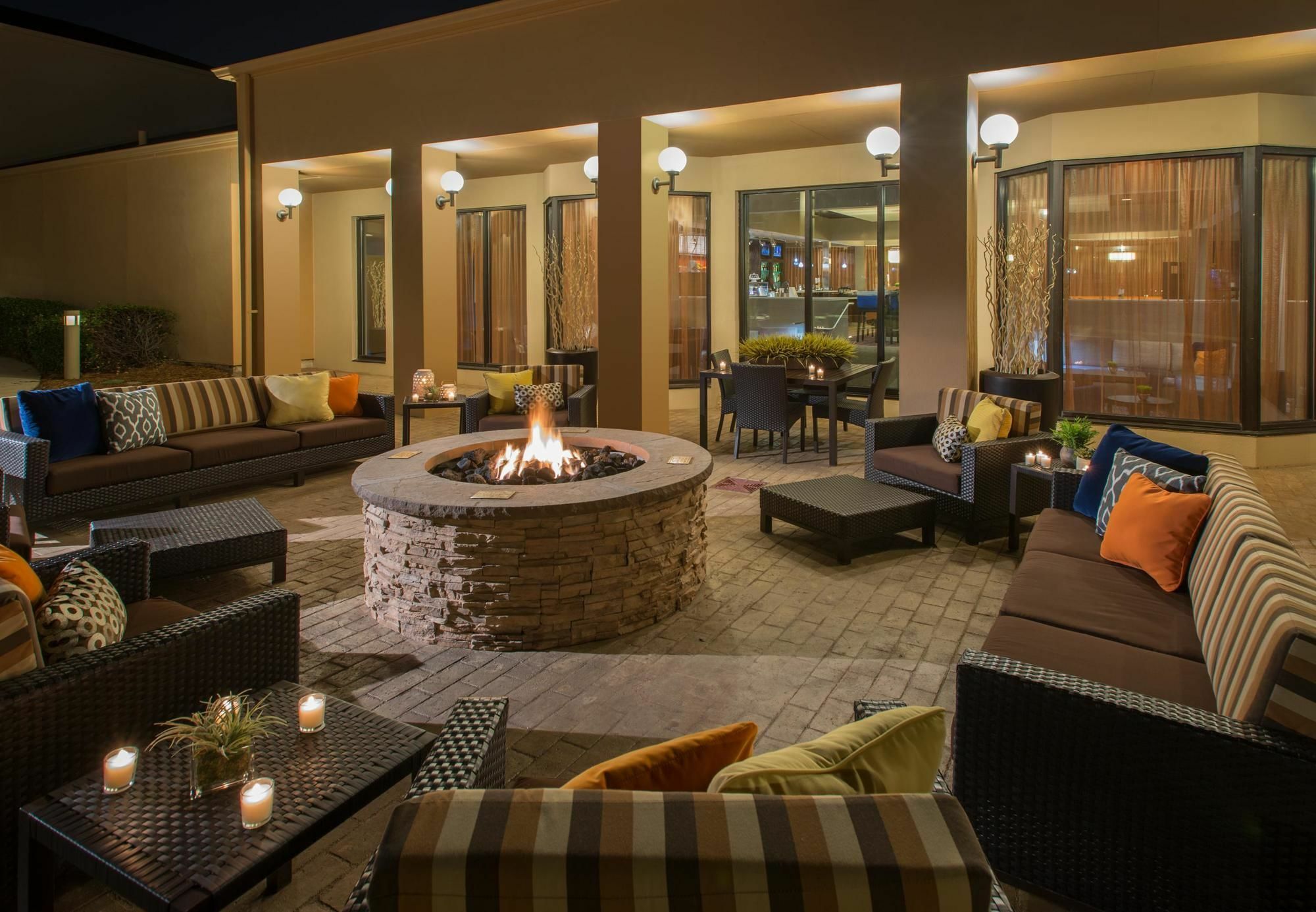 Courtyard Dallas Addison Midway Extérieur photo