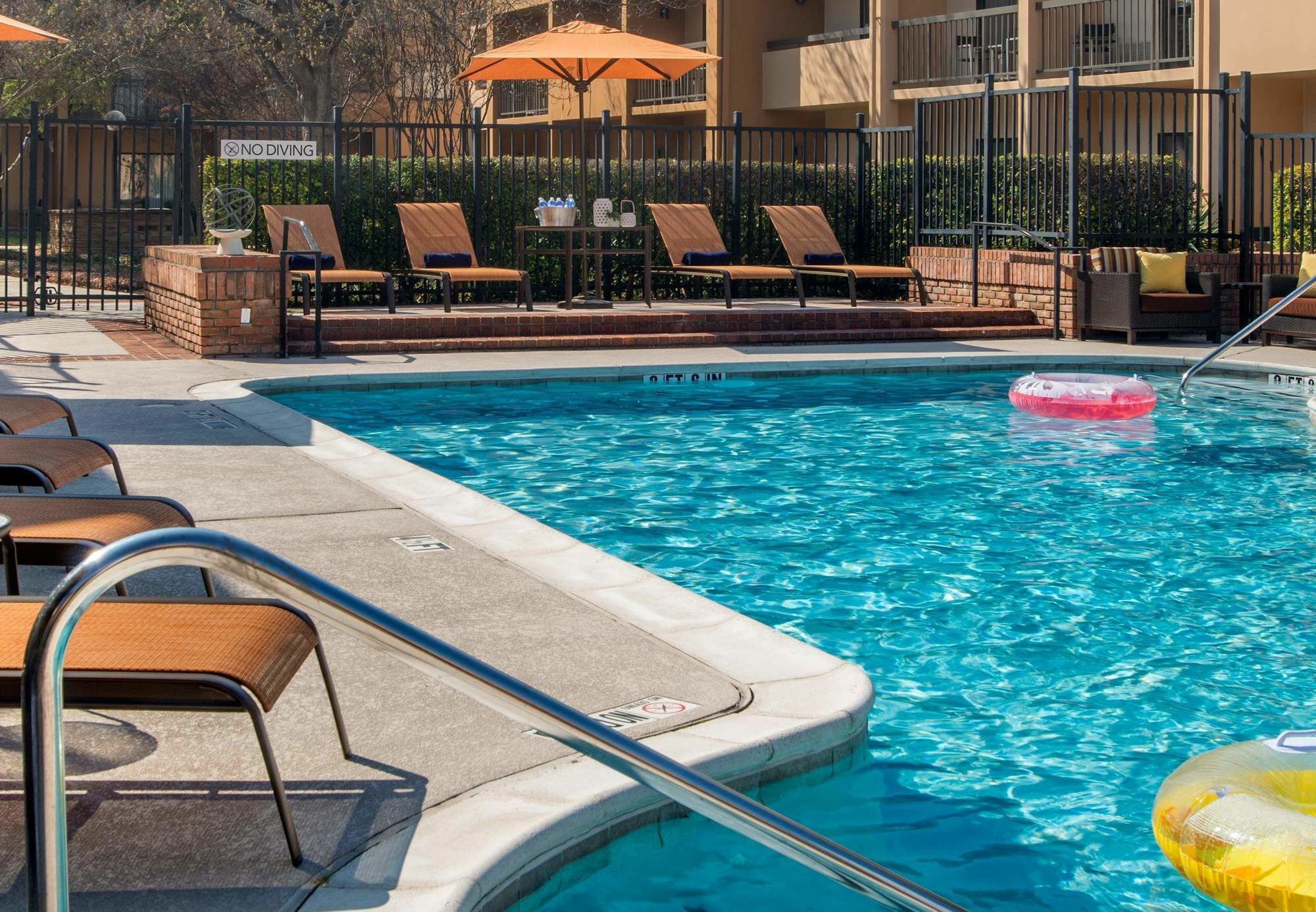 Courtyard Dallas Addison Midway Extérieur photo