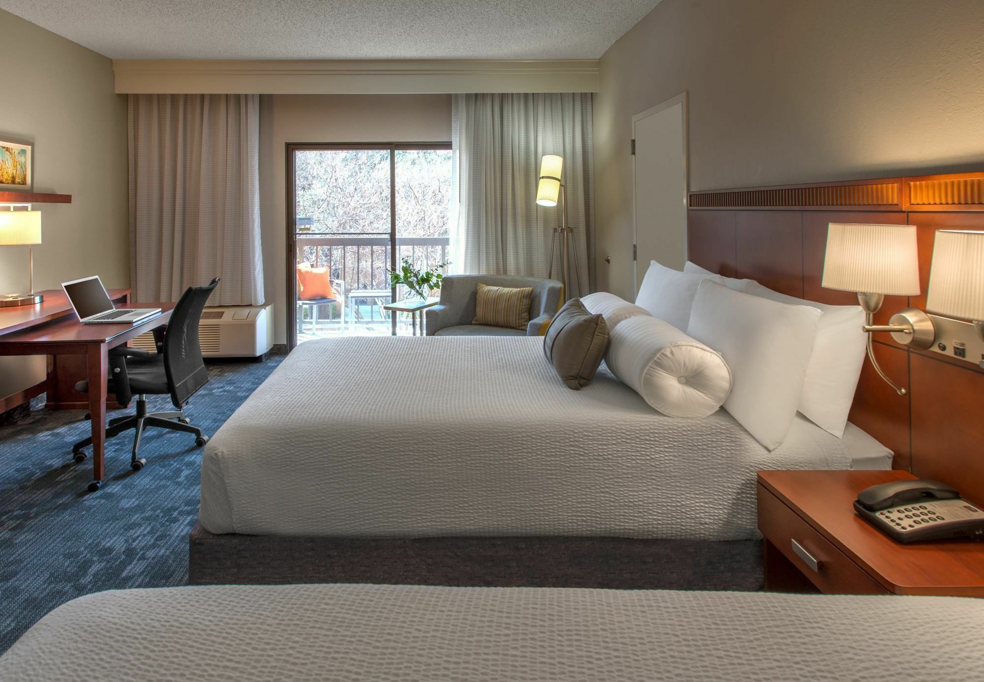 Courtyard Dallas Addison Midway Extérieur photo