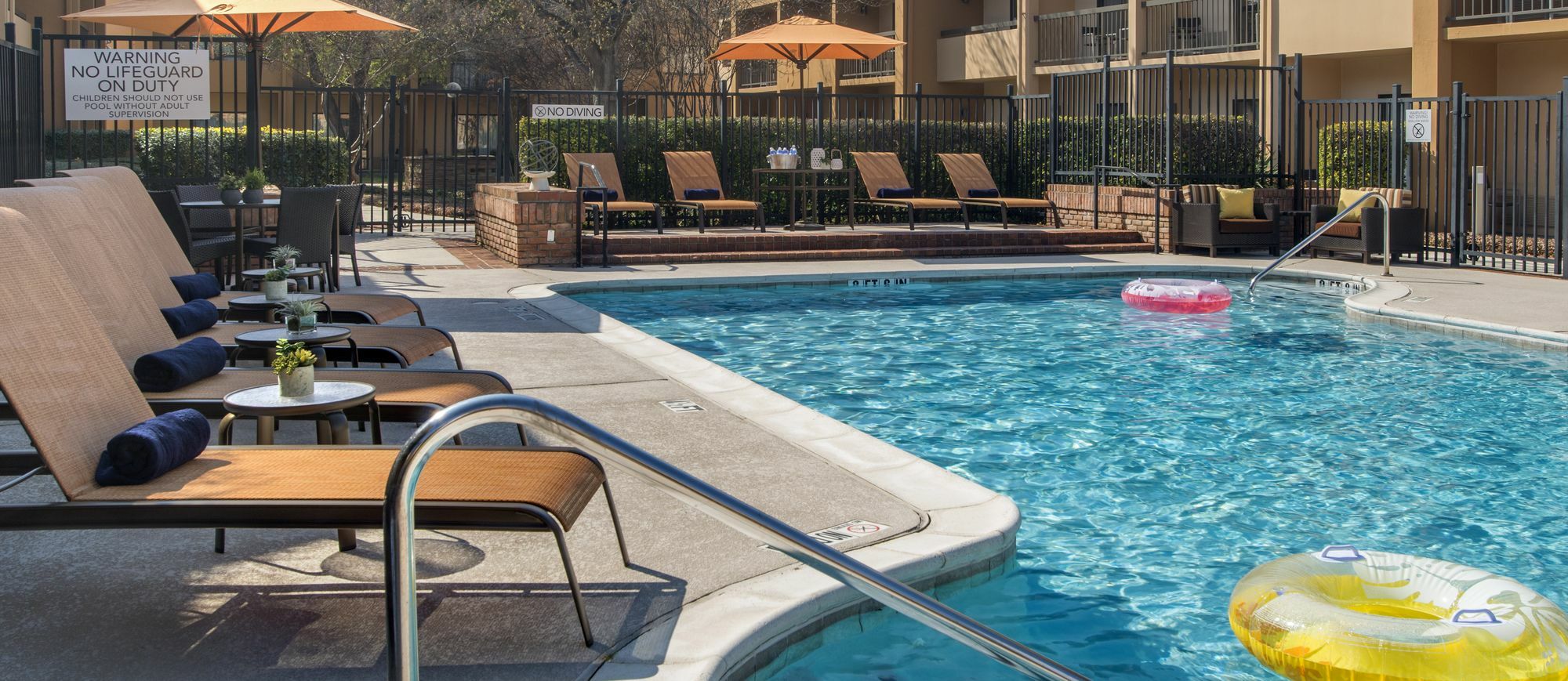 Courtyard Dallas Addison Midway Extérieur photo
